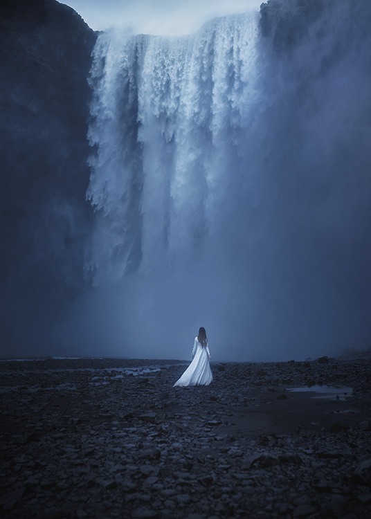 Woman by the Waterfall Poster / Naturmotiv hos Desenio AB (10978)