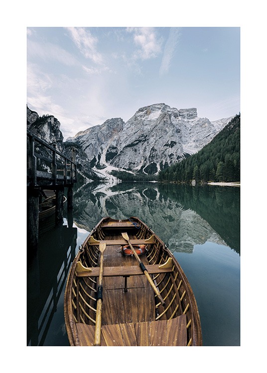 Boat in a Lake Poster / Naturmotiv hos Desenio AB (11109)