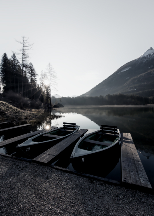 Boats by the Lake Poster / Naturmotiv hos Desenio AB (11120)