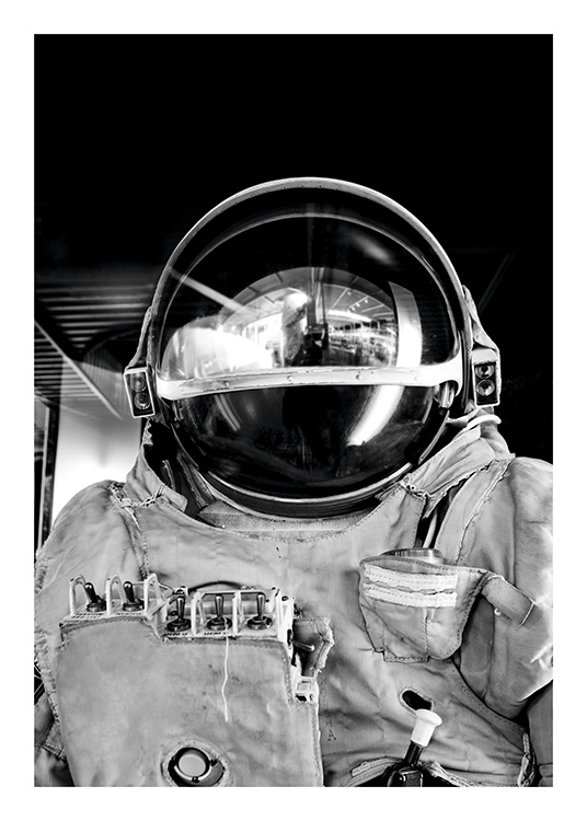 Black and White Astronaut Poster / Svartvita hos Desenio AB (11166)