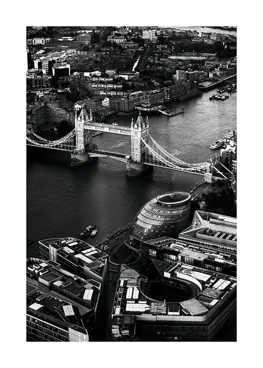 View of Tower Bridge Poster / Fotokonst hos Desenio AB (11375)