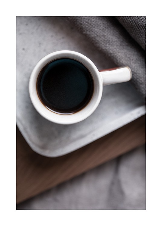 – Fotografi av svart kaffe i neutrala färger 