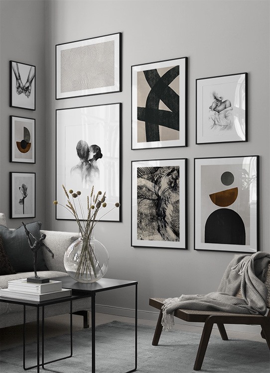  – Svartvit akvarell av en kvinna som kysser en man på kinden