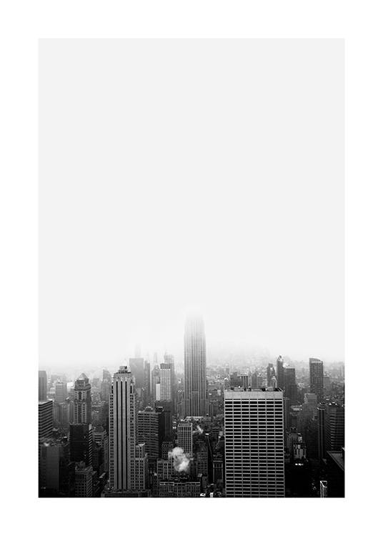  - Svartvitt fotografi av byggnader i New York med en dimmig silhuett