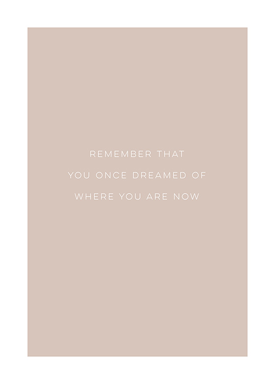 - Poster med inspirerande citat om att komma ihåg hur långt du har kommit, med vit text på en gammelrosa bakgrund