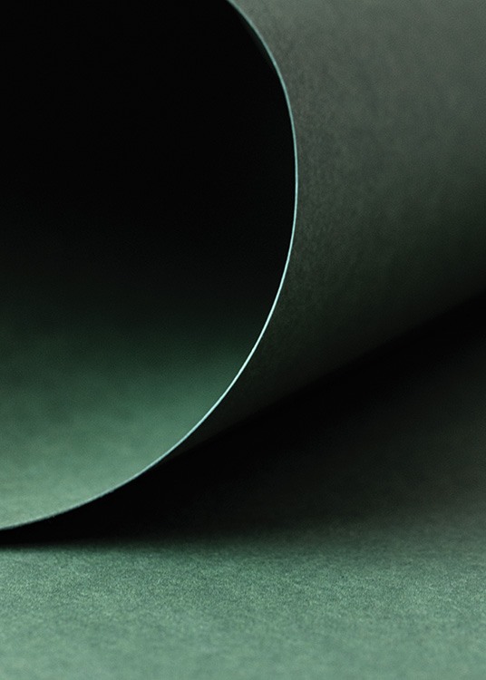  – Fotografi av ett mörkgrönt papper som har rullats ihop