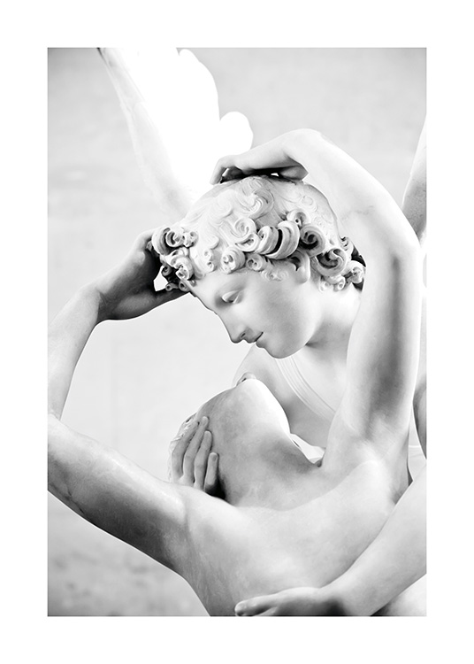  – Svartvitt fotografi av en staty i marmor av en person som lägger i en annan persons armar