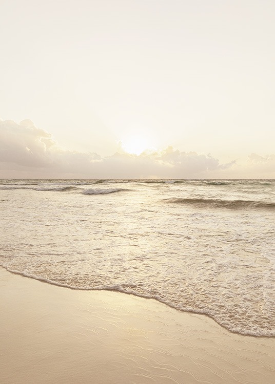 – Fotografi av en strand och ett hav i den gyllene timmen