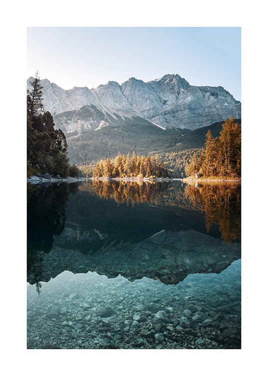  – Fotografi av berg och apelsinträd som speglas i en stilla sjö