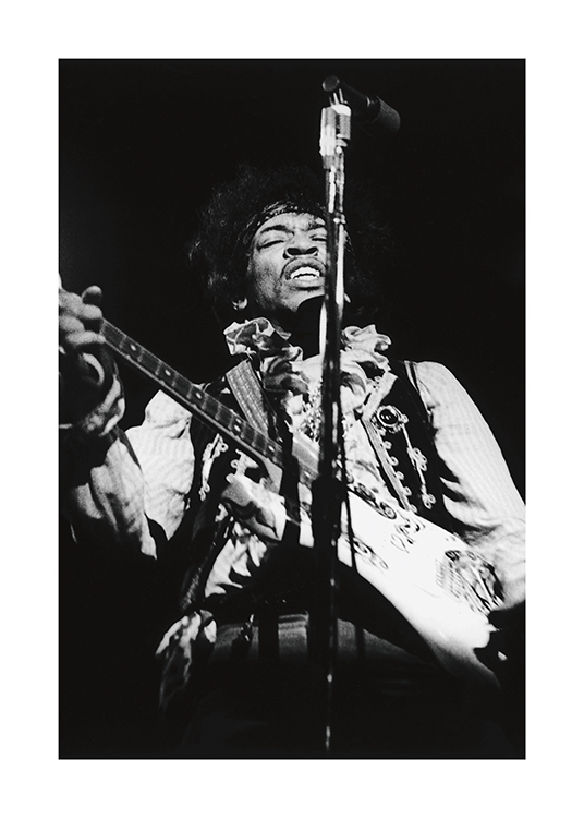  – Svartvitt fotografi av musikern Jimi Hendrix som spelar gitarr