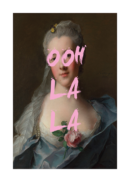  – Målning med porträtt av en kvinna i en blå klänning med rosa text i mitten