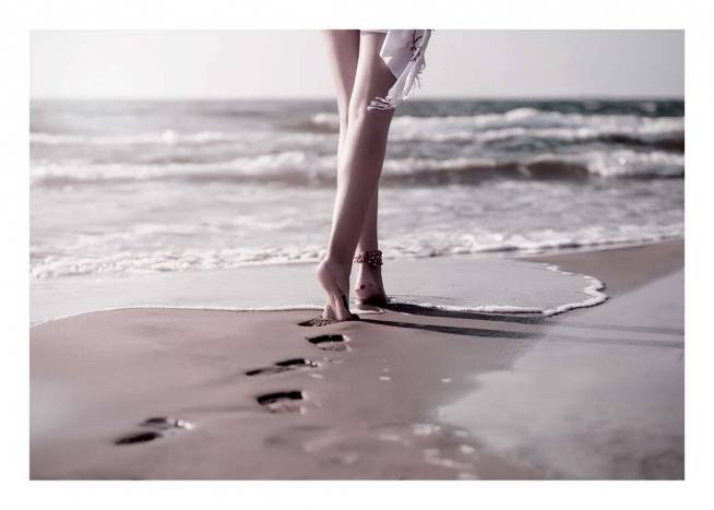Footprints In The Sand Poster / Fotokonst hos Desenio AB (2256)