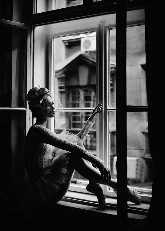 Ballerina In Window Poster / Svartvita hos Desenio AB (2297)