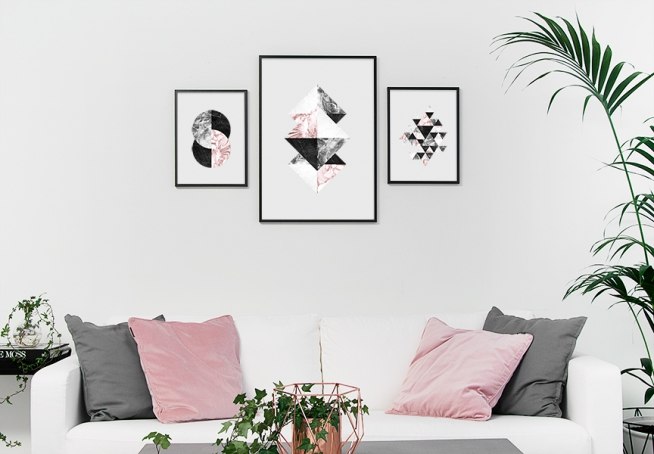 Grafisk poster i grått och rosa i marmorerade geometriska mönster
