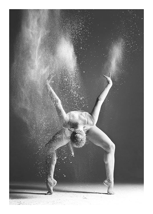 Dancer Three Poster / Svartvita hos Desenio AB (8220)