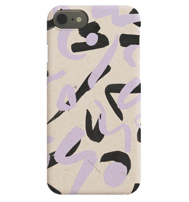  – Trendigt iPhone-skal med svarta och lila former på en beige bakgrund