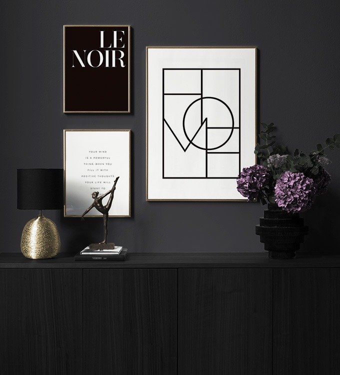 Minimalistisk tavelvagg i svartvitt