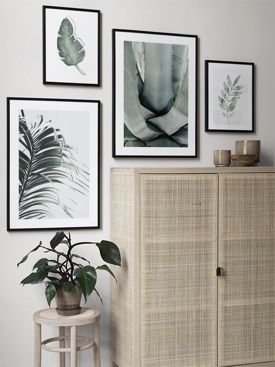 Gron fotokonst och illustrationer i hall