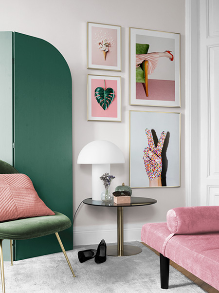 Fyra posters med fotografier på en vägg. Fotokonst från Desenio